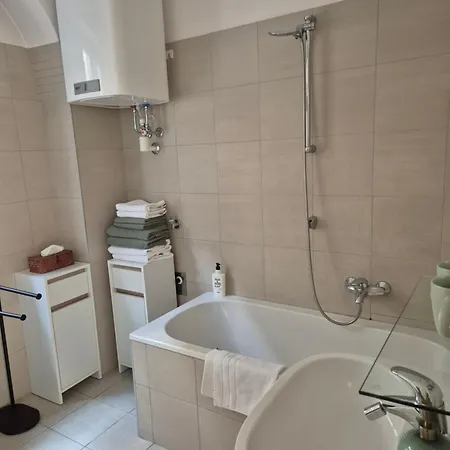 Apartman Mit 2 Schlafzimmern *